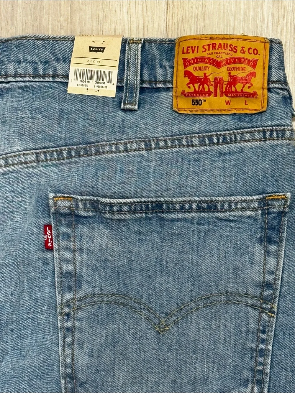 Levis 550 Relaxed Fit Jeans Mens 44x30 Medium Wash Denim Tapered Leg Classic New